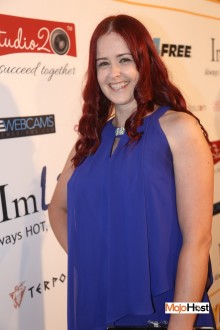 ynotcams2018_redcarpet210 